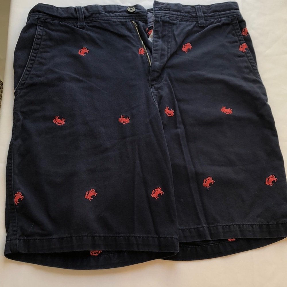 Izod embroidered crab shorts